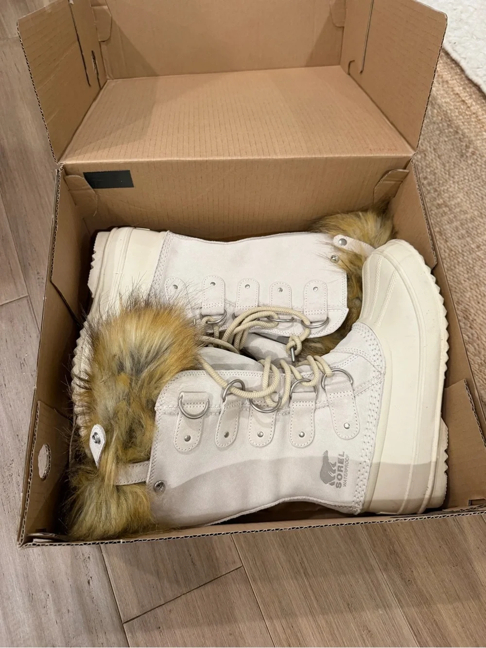 Sorel Joan of Artic Women's White Fur-Trimmed Winter Boot (size 9)